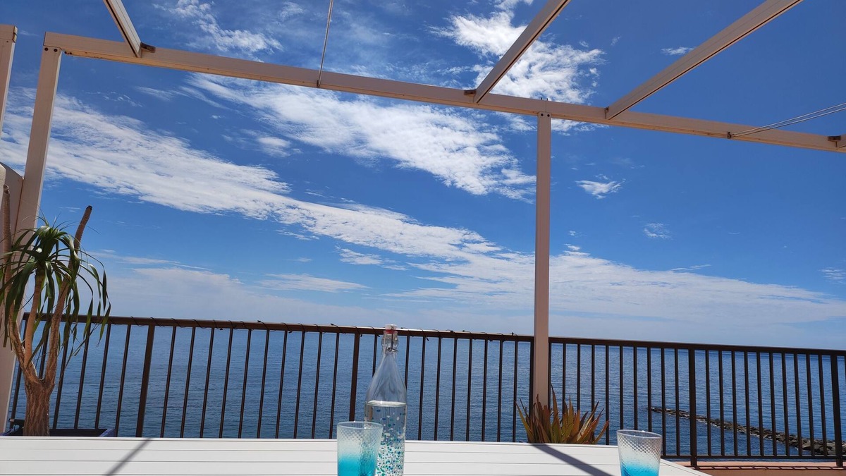 La Mamola Apartment | Ático con Vistas al mar en Primera Linea La Mamola