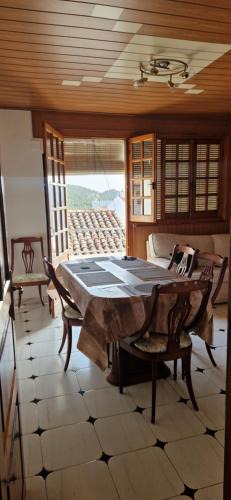 Higueruelas Apartment | Ático en el casco histórico con increibles vistas de montaña