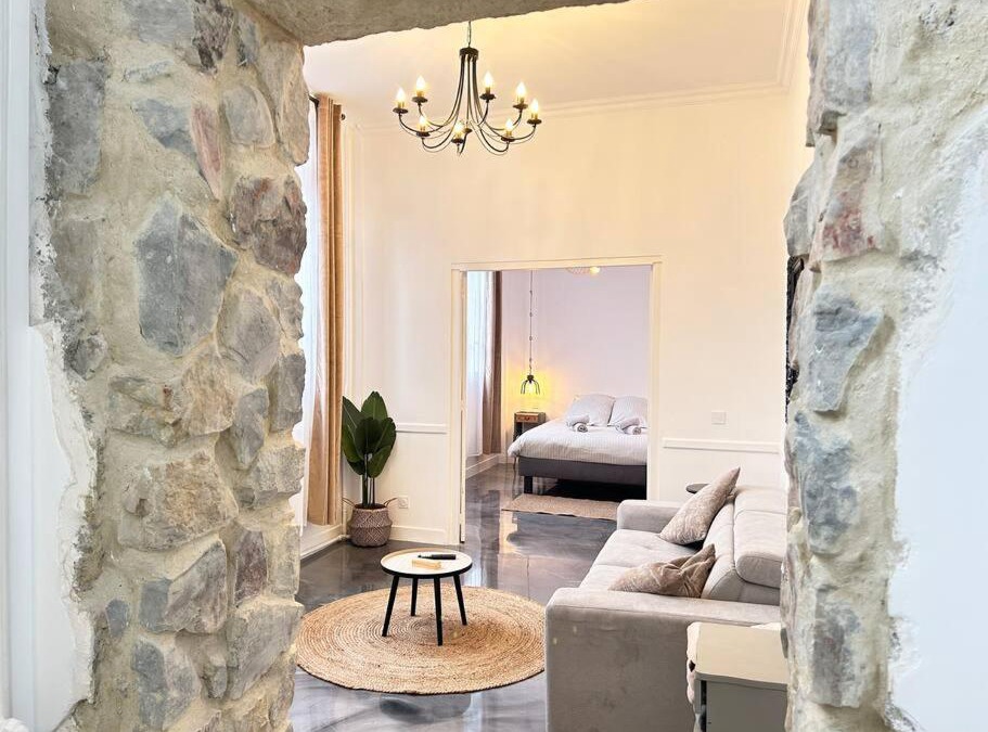 Domfront en Poiraie Apartment | Élégant*Epoxy*Design&Décor