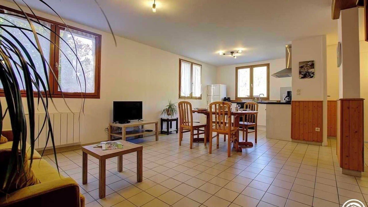 Lelex House | Émeraude - Lelex - Gîte