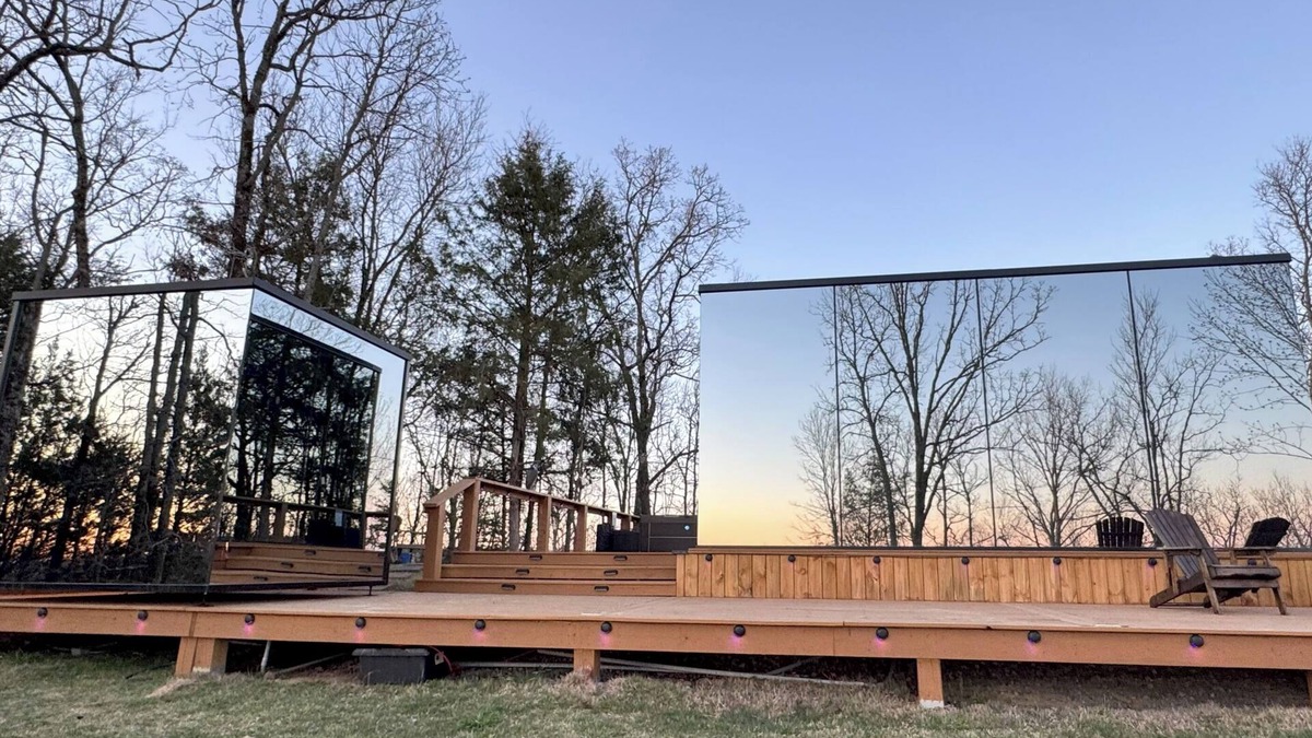 Conway House | ÖÖD Mirror House at SkyEagle Ridge