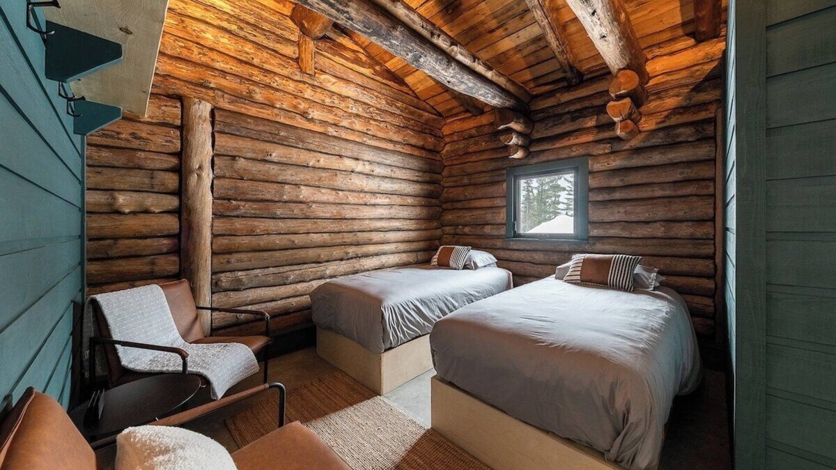Saint-Simeon Cabin | ÖBois Charlevoix: L'Écurie 3 (bedroom)