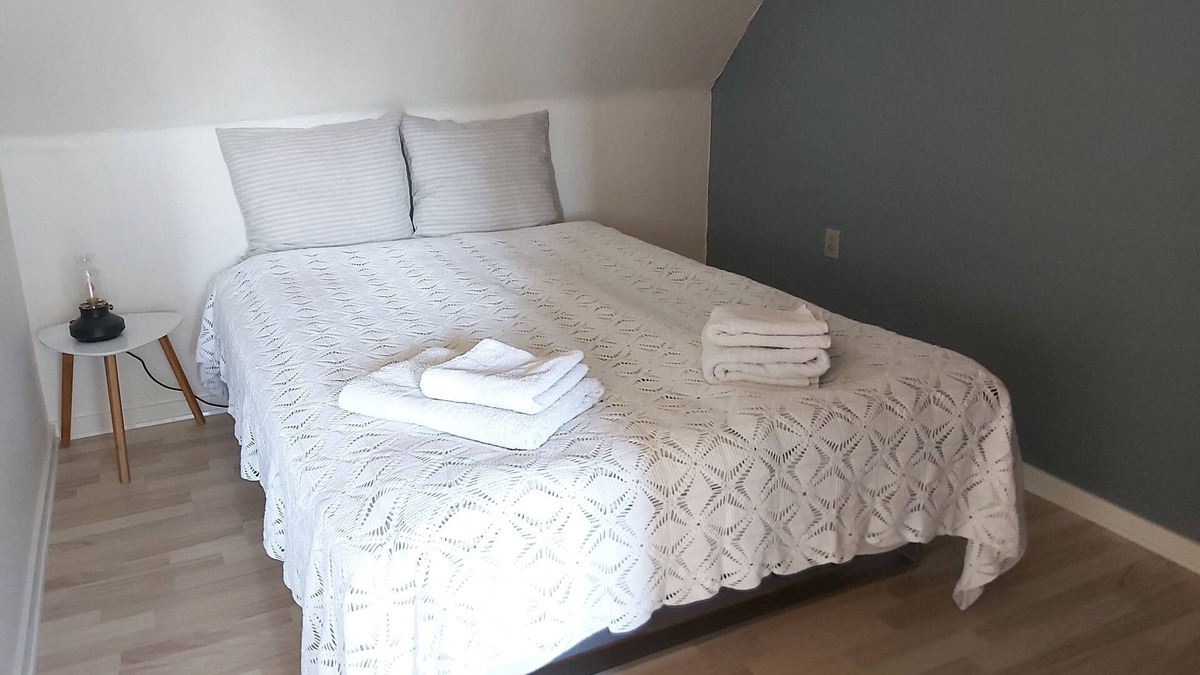 Kjellerup Apartment | Økonomisk Ferielejlighed til par i Hjertet af Jylland med Masser af Historie
