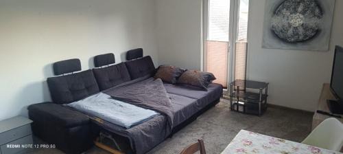 Kaltbrunn Apartment | Übernachtungen 75 m2 Unterkunft Großer Parkplatz WLAN 1 Stock im Haus