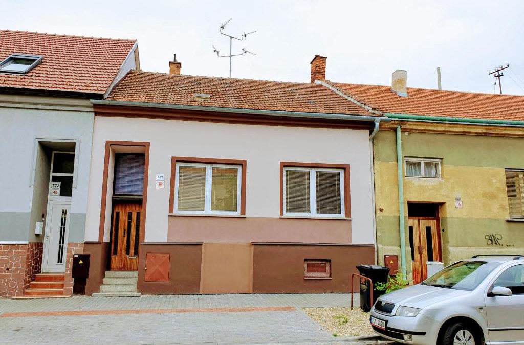 Breclav Apartment | Čechovka
