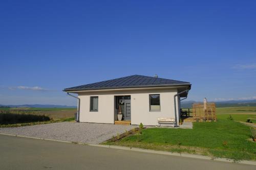 Maly Slavkov House | Červene maky - red poppies