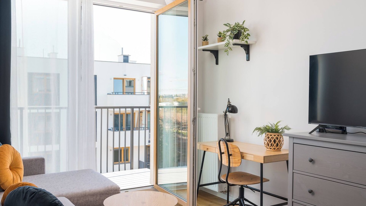 Wlochy Apartment | Łopuszańska 3-Bedroom Apartment