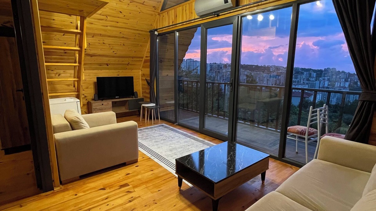Yomra Ski Chalet | Şehi̇r Merkezi̇ne Yakin Doğa ve Deni̇z Manzarali 4 Yatakli Bungalov