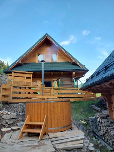Zdiar Ski Chalet | Štýlový Zrub Martina A s kúpacou Kaďou a detským ihriskom!