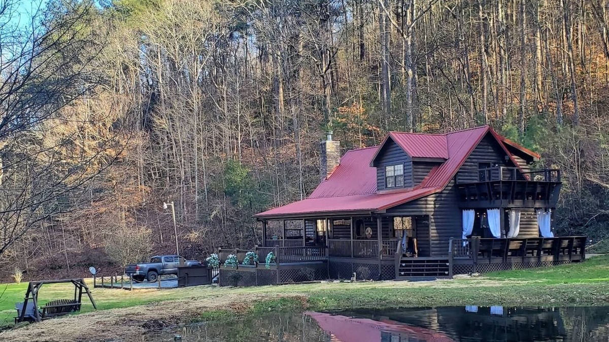Tate House | ʕ ᴥ ʔ Private Pond on 7 acres - Honey's Hideaway