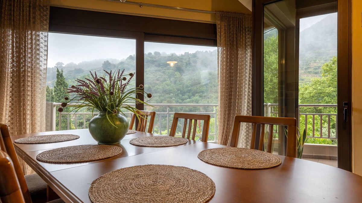 Ano Kera Cottage | Άνετο εξοχικό σπίτι με θέα στο βουνό
