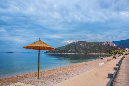 Loutra Oraias Elenis Apartment | Διαμέρισμα με θέα στη θάλασσα στα Λουτρά Ωραίας Ελένης