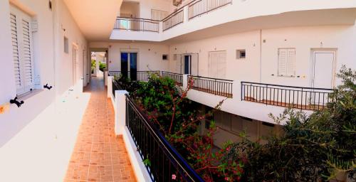 Rovies Apartment | Ενοικιαζόμενα Δωμάτια Γεωργία Σταμούλου