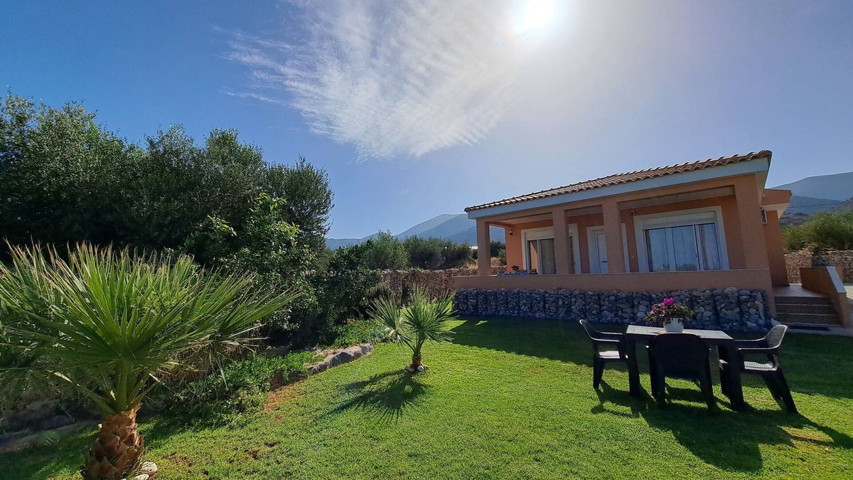Malia Villa | ΚΑΙΝΟΥΡΙΑ Villa Christina βρίσκεται στα Μάλια, όμορφη θέα υπέροχο ηλιοβασίλεμα.
