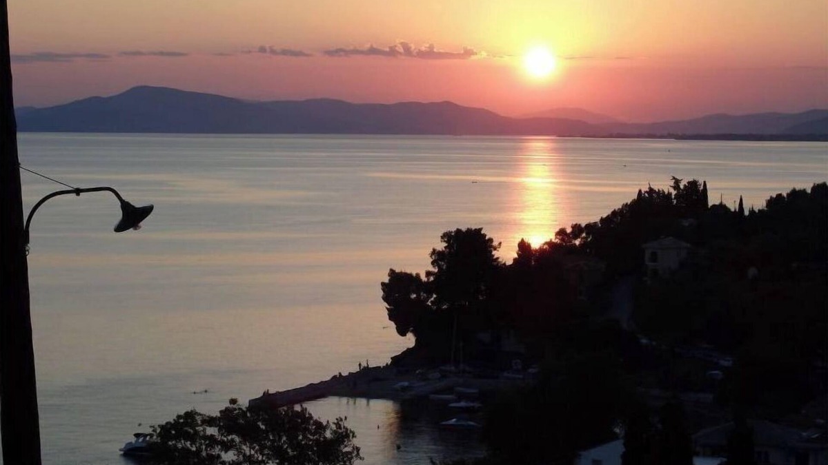 Afissos House | ¨Με θέα το ηλιοβασίλεμα¨/¨Overlooking the sunset¨