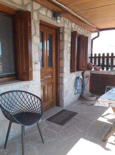 Lesbos House | Πέτρινο σπίτι στη πλατεία