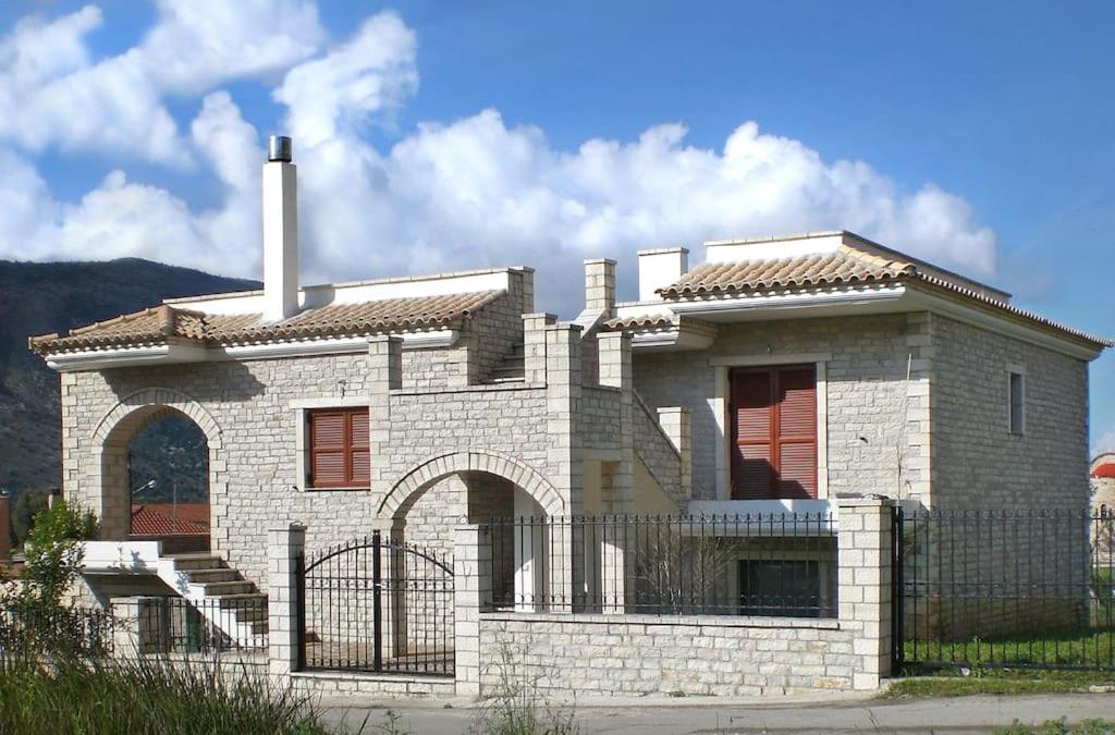 Igoumenitsa Apartment | ΤΟ ΠΕΤΡΙΝΟ - Καλοκαιρινό Σπίτι κοντά στα Σύβοτα - ΦΑΣΚΟΜΗΛΙΑ