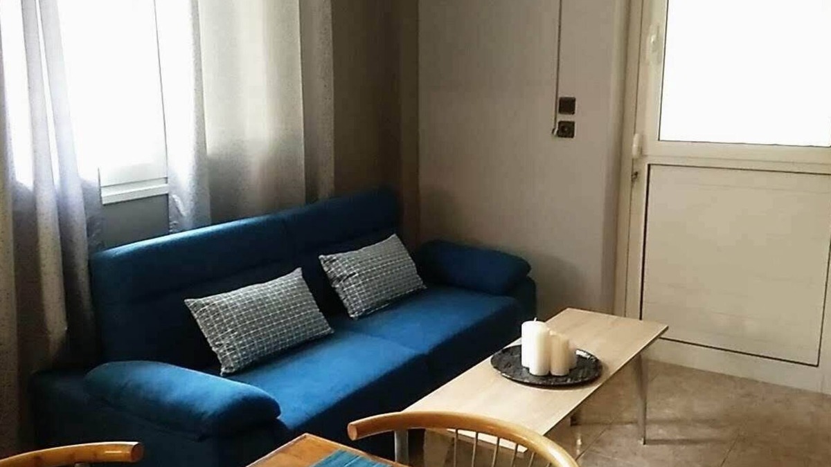 Ilioupoli Apartment | Το Calma apartment έχει θέα στον κήπο και διαθέτει βεράντα και μπαλκόνι.