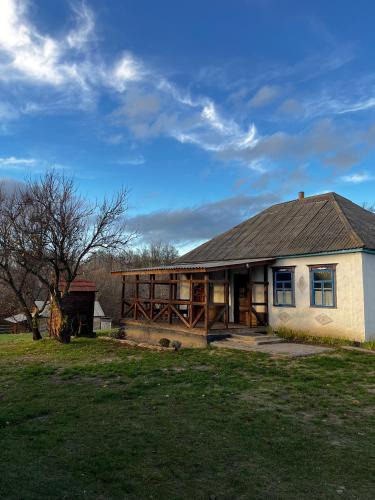 Moshny House | Бабусина хатка
