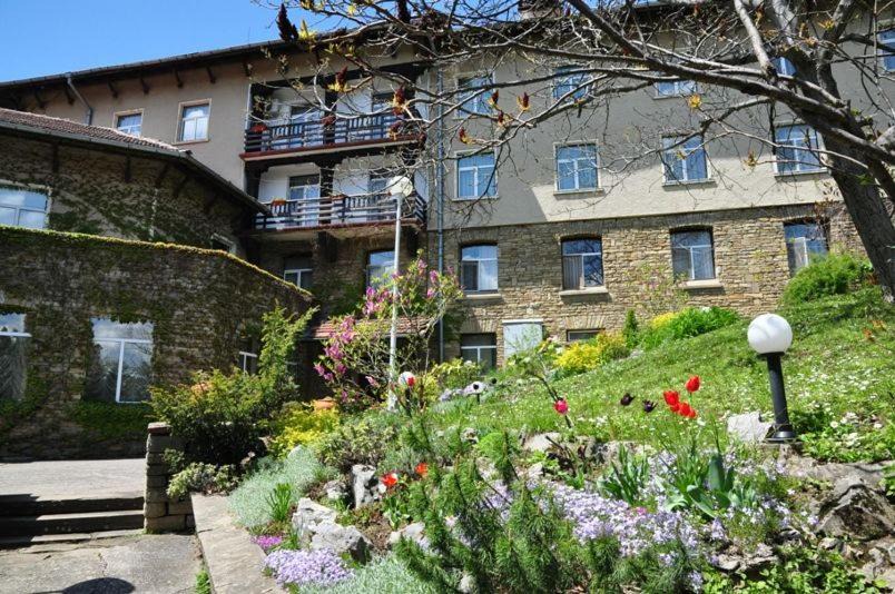 Vrabtsite Hotel | Балнеохотел "Люляци"