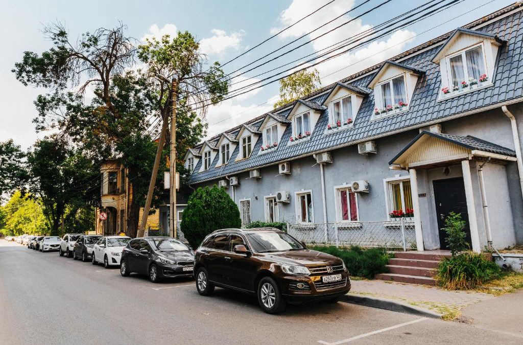 Zapadnyy okrug Hotel | Гостевой дом с геранью