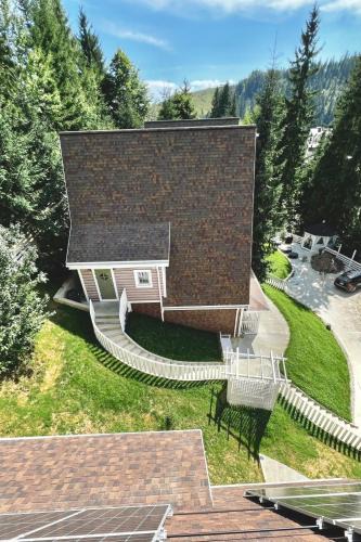 Chornomorsk Apartment | Двоповерховий апартамент у котеджі FREEMAN-3b з грилем та альтанкою над річкою