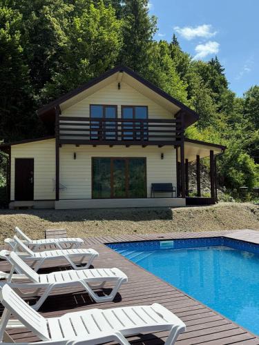 Roztoky Villa | Джерело