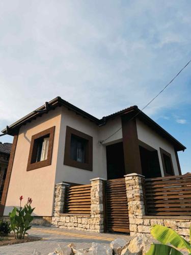 Lukovit Villa | Къща за гости "Хармония" - Луковит