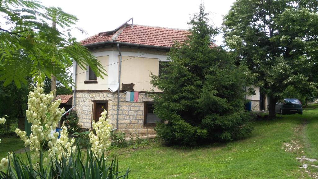 Cherven House | Къща под наем PETROVA