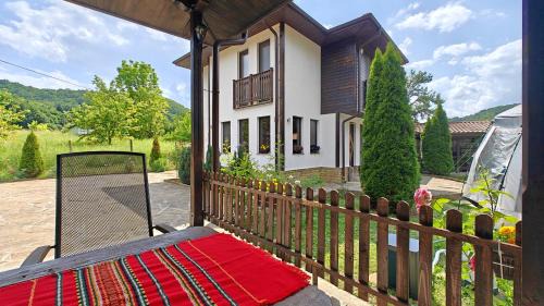Tryavna House | Къщи за гости Тепавица - Pool & Coworking