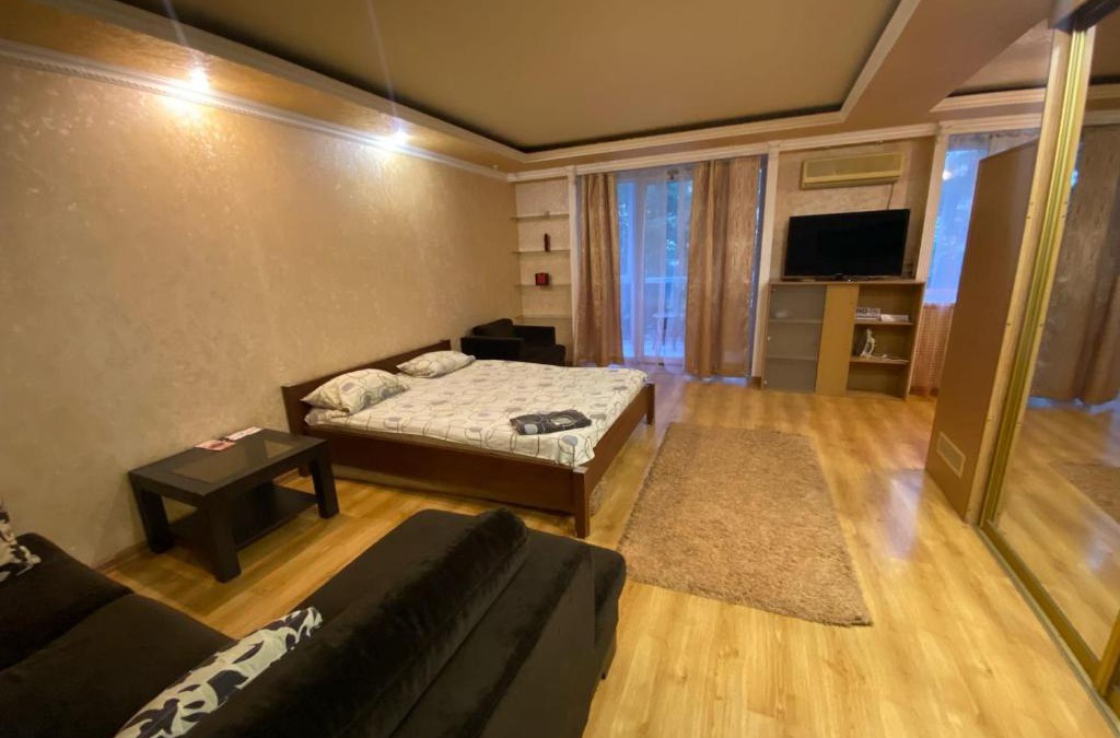 Pervomayskoye Apartment | Однокомнатная квартира студия с панорамным балконом возле центр.площади Ленина