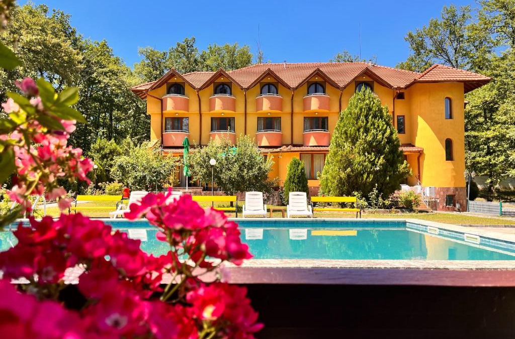 Botevgrad Hotel | Почивна база "Боженишки Урвич"