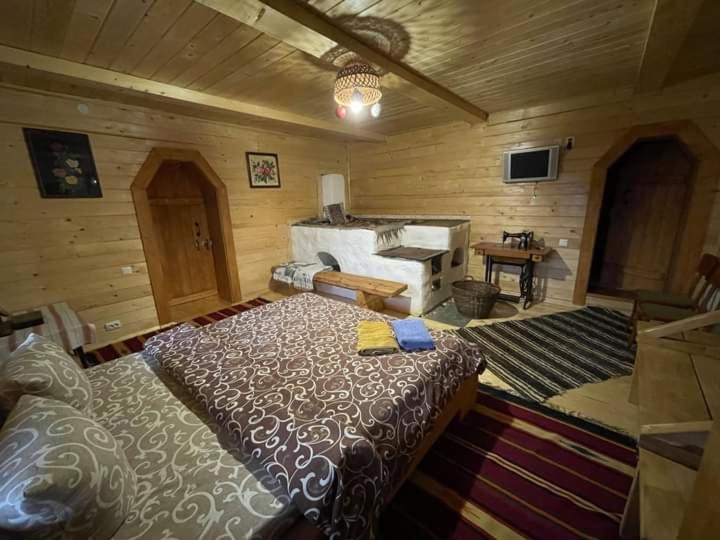 Vorokhta Apartment | Приватна садиба 'Світлиця гуцульщини"