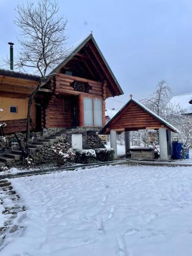 Mizhhirya House | Садиба BETWEEN MOUNTAINS