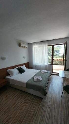 Saints Constantine and Helena Apartment | Студио Аглая