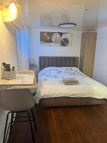 Kiryat Ekron Apartment | יחידת דיור עם בריכה
