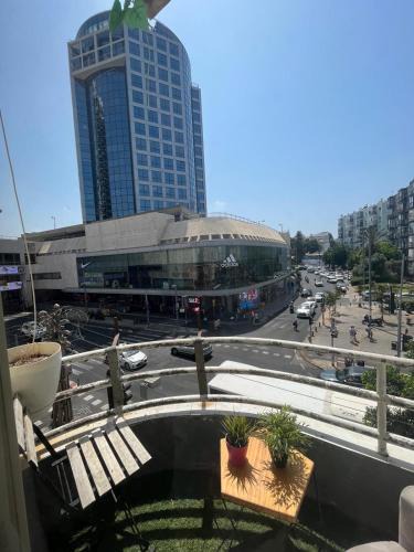 Tel Aviv City Center Apartment | כמו חדר במלון מרפסת חניה פרטית