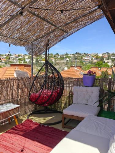 Kfar Vradim Apartment | צימס - דירת אירוח בגליל עם מרפסת
