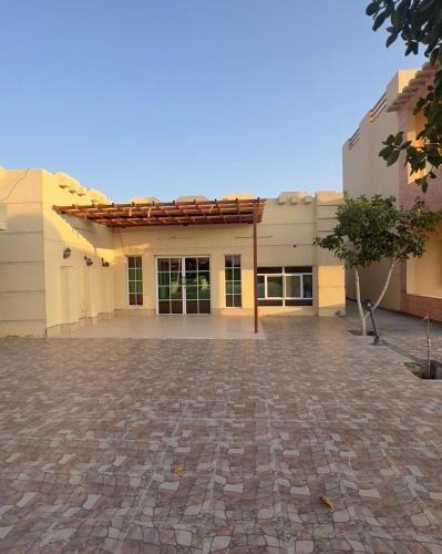 Ash Sharqiyah North Governorate Ski Chalet | استراحة العز