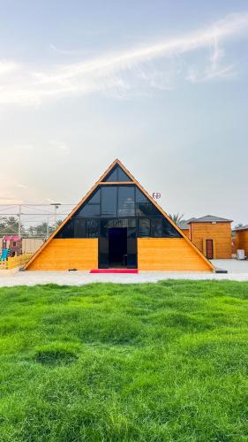 Al Batinah North Governorate Ski Chalet | استراحة الكوخ