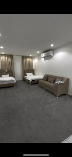 Al Khuwair Apartment | شارع المها بجانب اسواق المايا