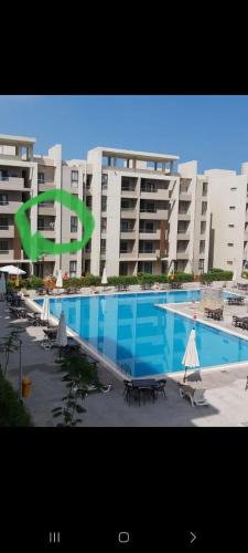 Borg el Arab Apartment | شاليه للايجار 3 غرف مكيفات بقرية جراند هيلز الساحل الشمالى بإطلاله مباشره على البول