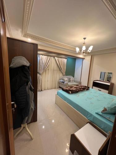 Al-Khalifa House | غرفة مكيفه مفروشة بالهضبة الوسطه شباب فقط