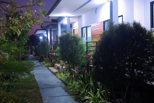 Sawang Daen Din House | กุดดาฮ์โฮมส์สเตย์ Guddah Homestay