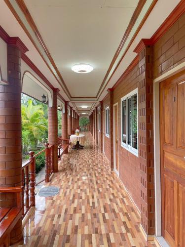 Kap Choeng Hotel | พยูงทองรีสอร์ท