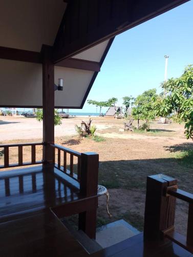Chaiya House | หาดกำนันแคมป์ปิ้ง&ซีฟู๊ด