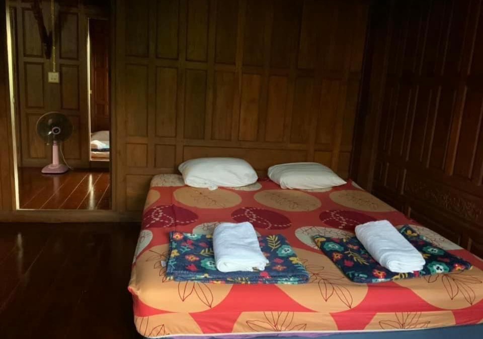 Wat Phleng House | เรือนจันทร์หอมโฮมสเตร์