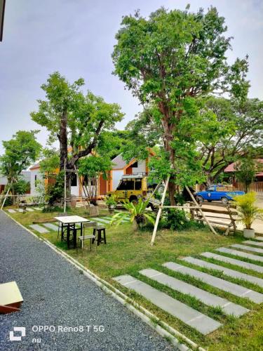 Somdet Apartment | แอทโฮมไร่พอดี รีสอร์ท At home raipordee resort