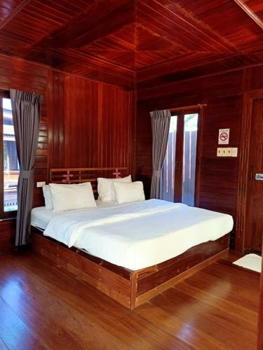 Chachoengsao Hotel | โรงแรมบ้านนายถึกและร้านอาหาร