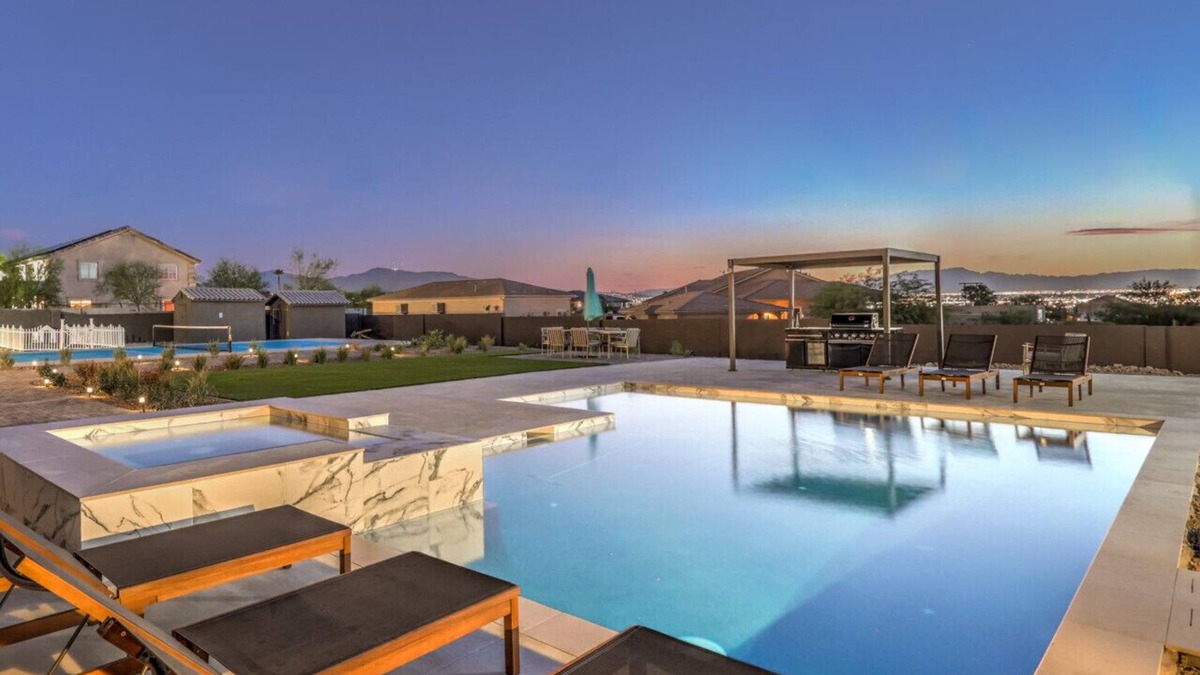 Foothills House | ᨒ CIELO Vegas Strip Views, Lux Oasis w Pool+Spa+Pickleball. Pet Friendly